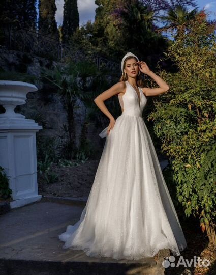 Свадебное платье с красивой спинкой