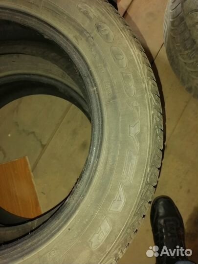 Goodyear UltraGrip 215/60 R16 99T