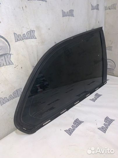 Стекло боковое (собачник) заднее правое Bmw