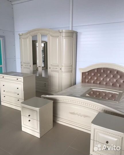 Спальный гарнитур