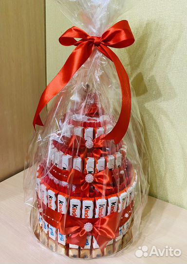 Торт из конфет киндеров