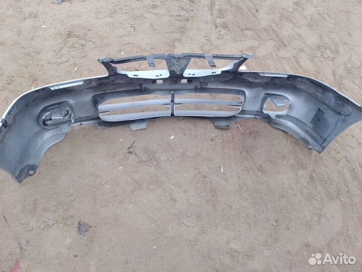 Передний бампер на Nissan sunny