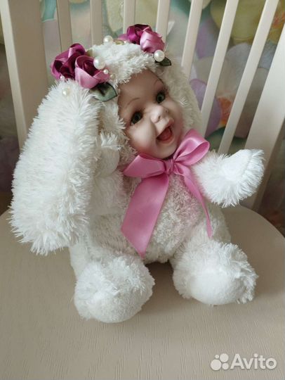 Кукла фарфоровая