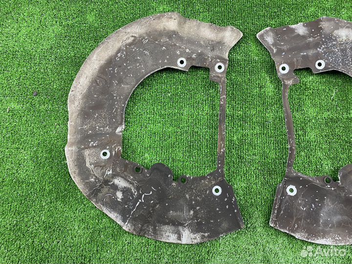 Пыльник кожух переднего тормозного диска bmw e60