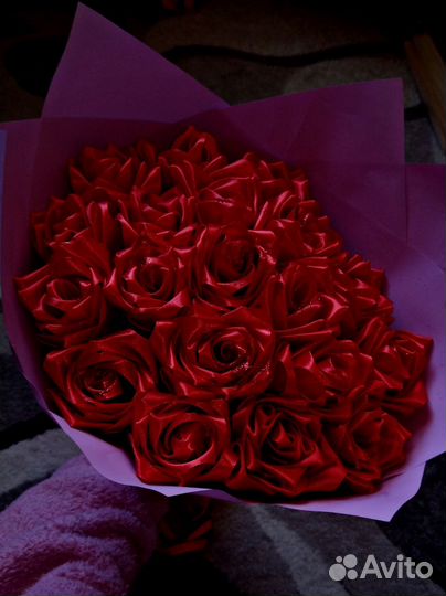 Розы из атласных лент