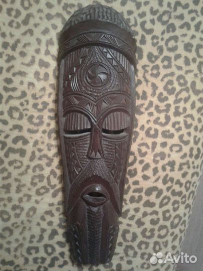 Африканская маска ручной работы