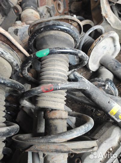 Стойка передняя авенсис t250