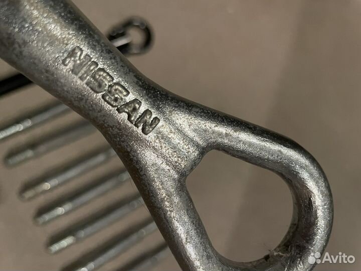 Буксировочный крюк, бугель, ухо, серьга