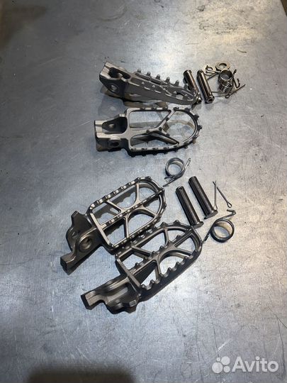 Подножки KTM/Honda/Kawasaki/Yamaha