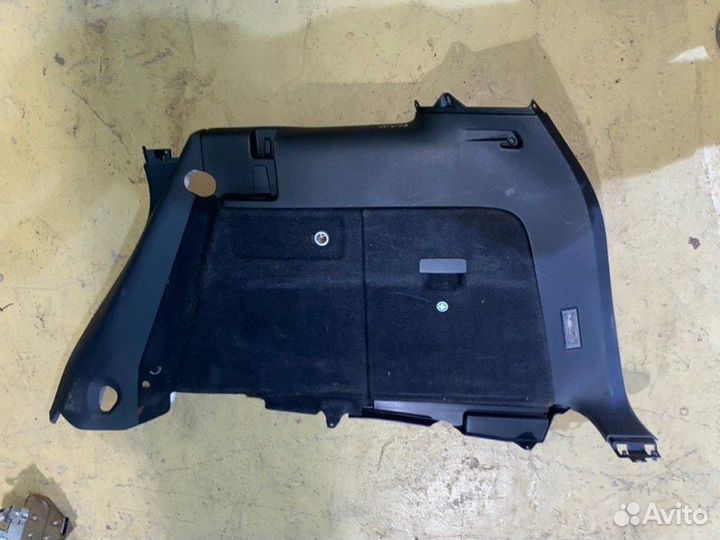 Обшивка багажника задняя правая Volkswagen Touareg