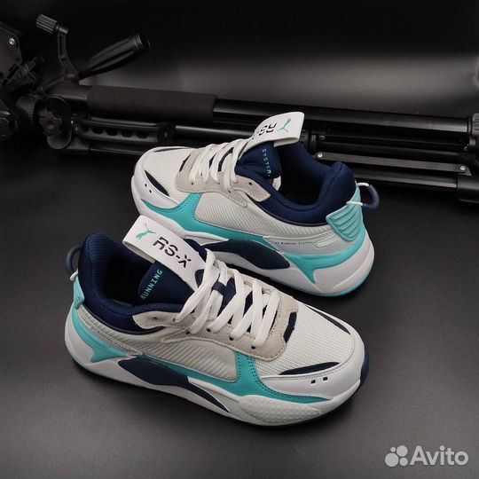 Кроссовки оптом