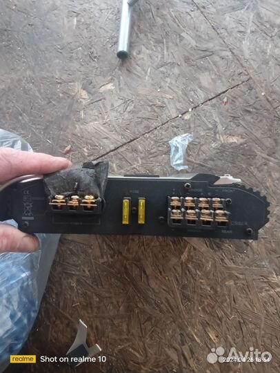 Автомобильный сабвуфер и усилитель