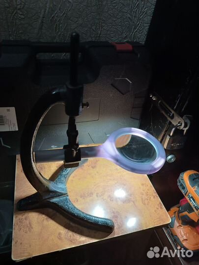 Лупа с подсветкой на штативе