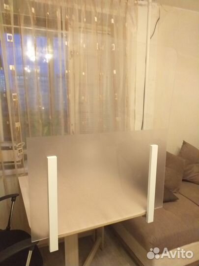 Защитный экран, стеклянная перегородка