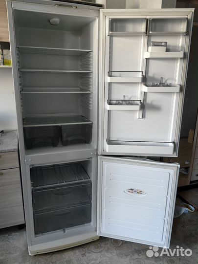 Холодильник с морозилкой Атлант б/у