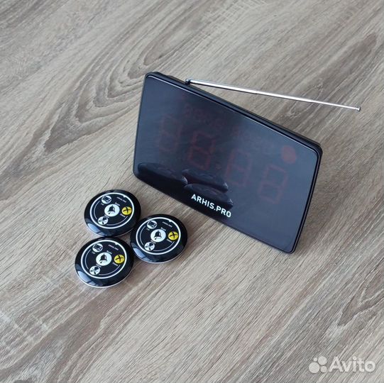 Кнопка вызова официанта или медсестры и табло