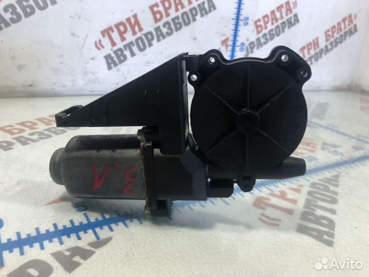 Пежо Моторчик стеклоподъемника задней двери Лев