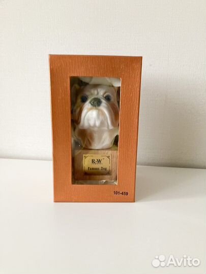Фарфоровая статуэтка собаки