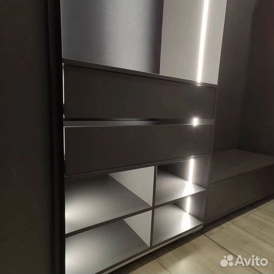 Прихожая с подсветкой тренд 2025