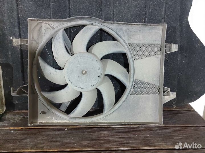 Ford Fiesta Fusion дифузор вентилятора в сборе