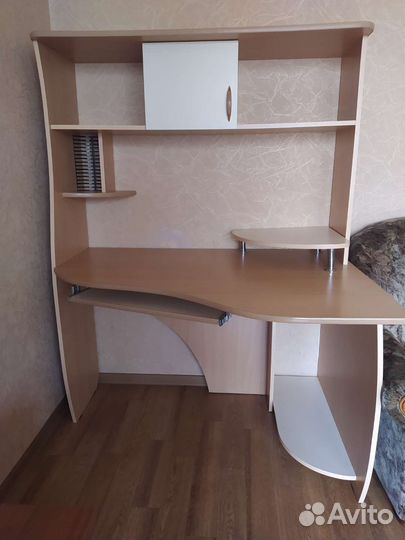 Письменный стол