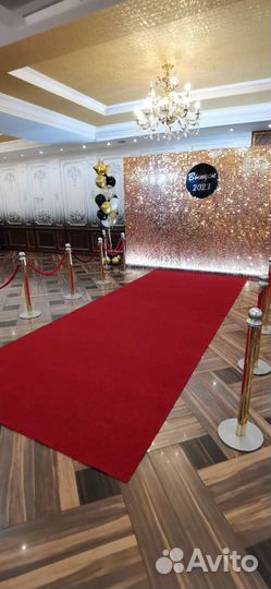 Красная ковровая дорожка со столбиками, аренда