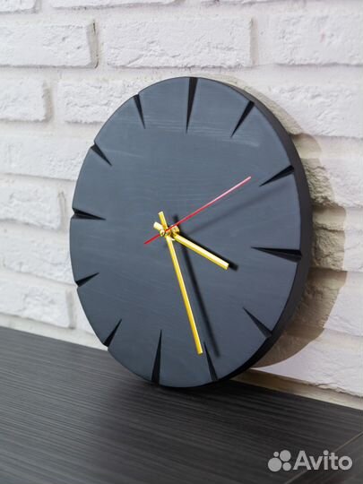 Часы настенные в стиле лофт из натурального дерева