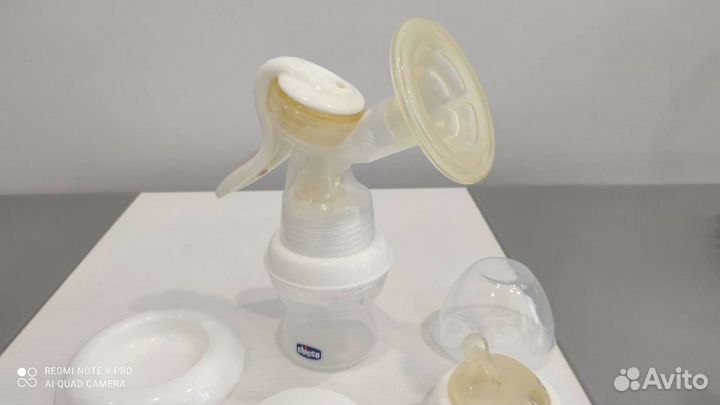 Молокоотсос Chicco ручной с бутылочкой