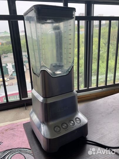 Блендер Bork b800 на запчасти