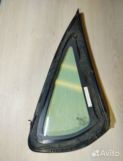 Стекло кузовное глухое левое Volkswagen Polo Sed 5