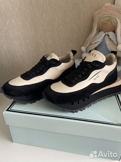 Кроссовки женские 36 размер бу