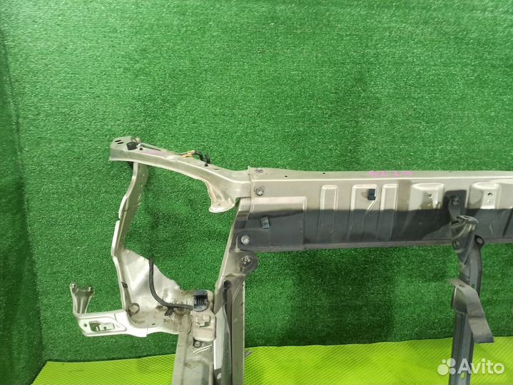 Рамка радиатора Toyota Noah