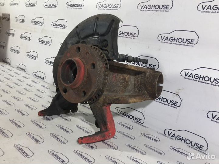 Кулак поворотный передний правый Volkswagen Golf