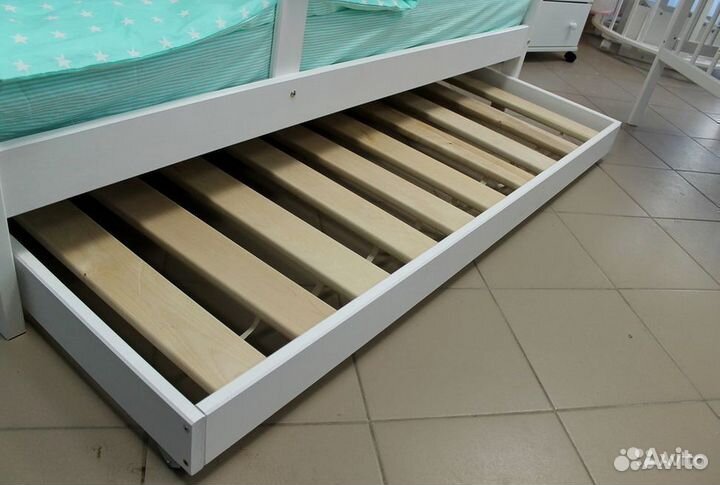 Кровать из массива