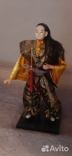 Фигурки самураев и гейши