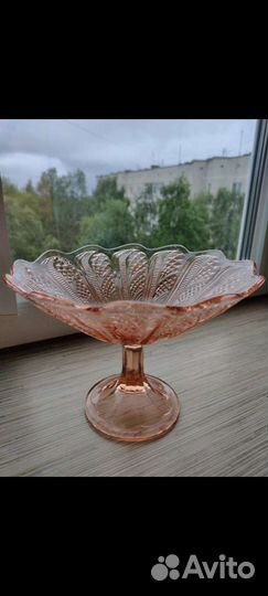 Цветное стекло СССР. Ваза на ножке, фруктовница