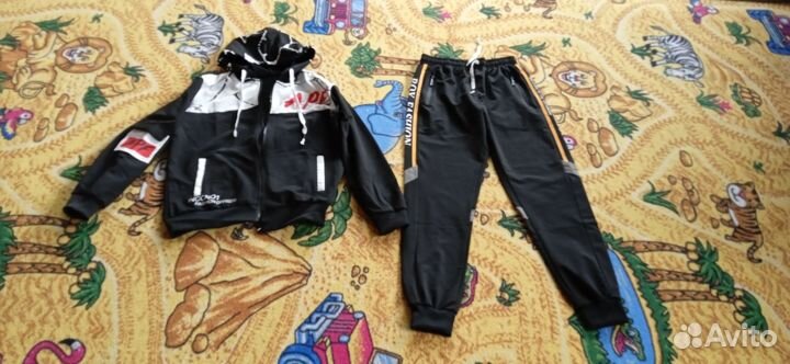 Новый спортивный мужской костюм