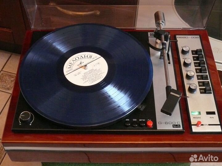 Проигрыватель пластинок СССР Вега-002