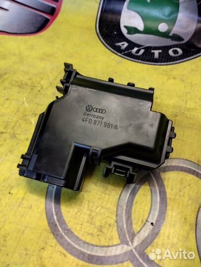 Колодка предохранителей Audi A6 универсал 2.8 CCE