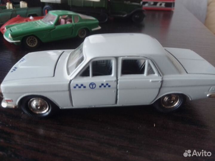 Модель автомобиля Волга 24. Такси 1:43