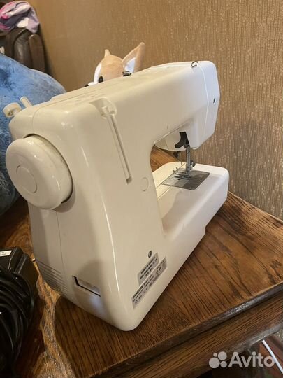 Швейная машина Janome