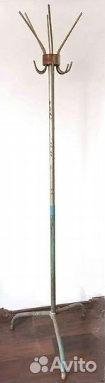 Вешалка для мастерской