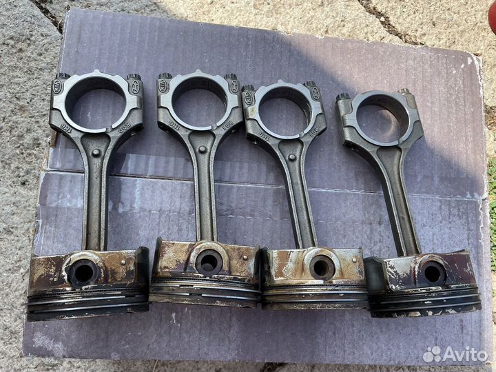 Шатун с поршнем на солярис fc1.6