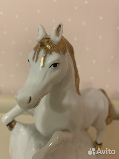 Статуэтка лошадь