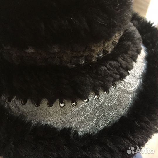 Шапка из кролика со вставками из натуральной кожи