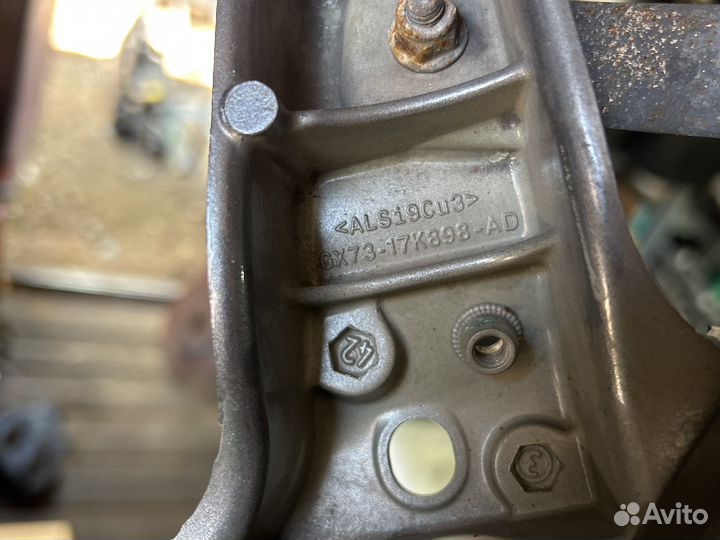 Кронштейн передней панели правый jaguar хе хф