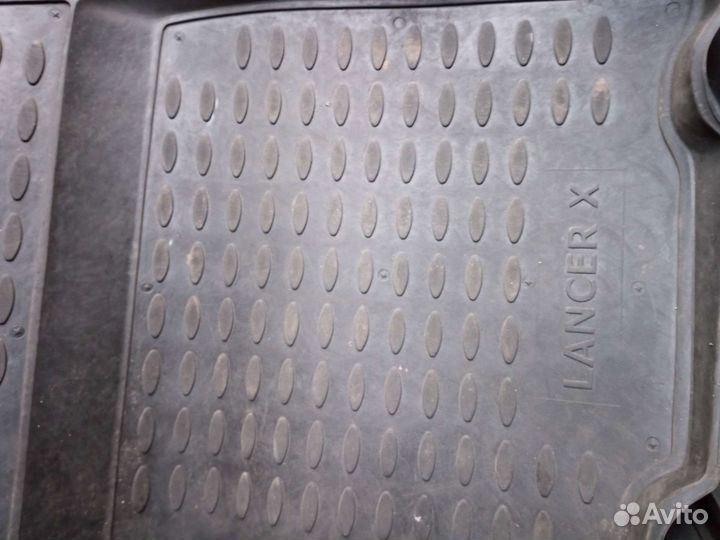 Автомобильные коврики резиновые