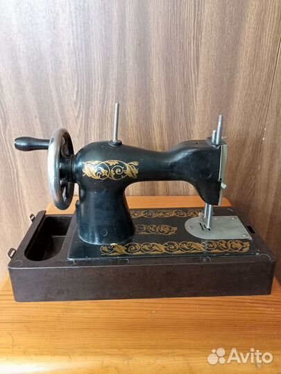 Игрушечные швейные машинки СССР