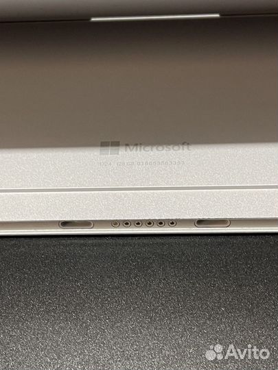 Планшет Microsoft Surface Pro 4