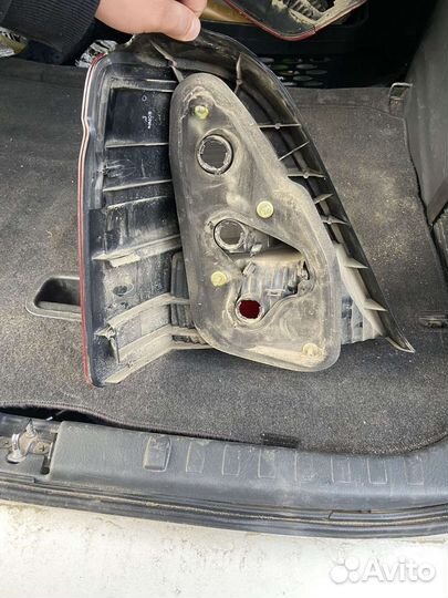 Праву заднию фару